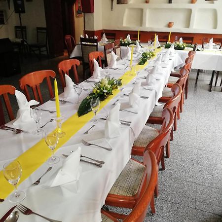 Hotel Central Restaurant El Barrio Гревенброх Экстерьер фото