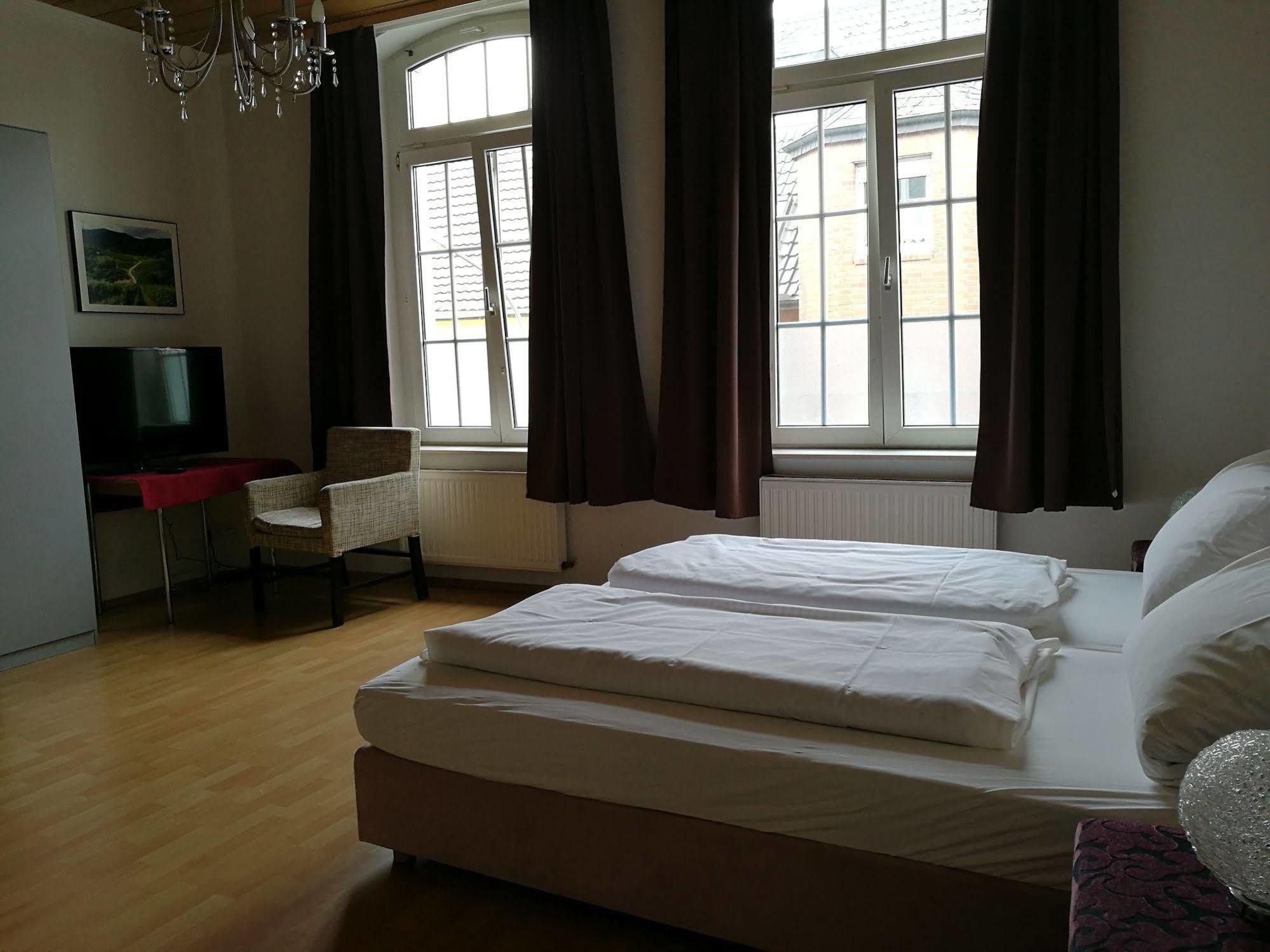 Hotel Central Restaurant El Barrio Гревенброх Экстерьер фото