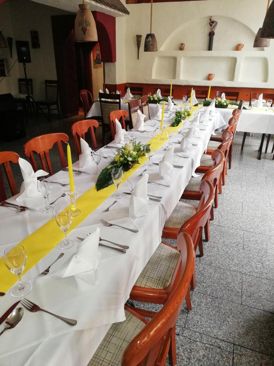 Hotel Central Restaurant El Barrio Гревенброх Экстерьер фото